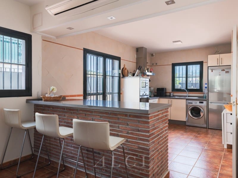 3 sypialnia Dom blizniak na sprzedaż w Alcaucin z basenem garażem - 285 000 € (Ref: 9875992)