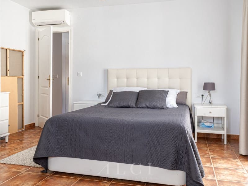 3 sypialnia Dom blizniak na sprzedaż w Alcaucin z basenem garażem - 285 000 € (Ref: 9875992)