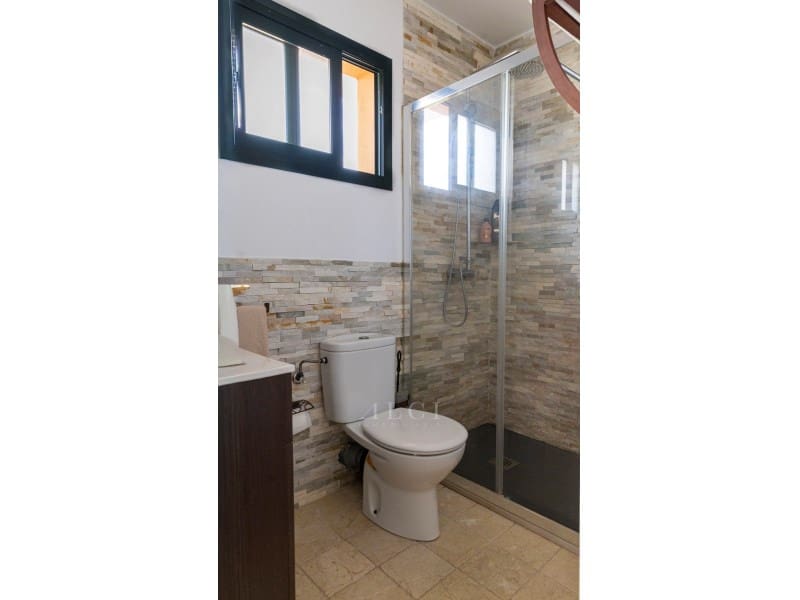 3 sypialnia Dom blizniak na sprzedaż w Alcaucin z basenem garażem - 285 000 € (Ref: 9875992)