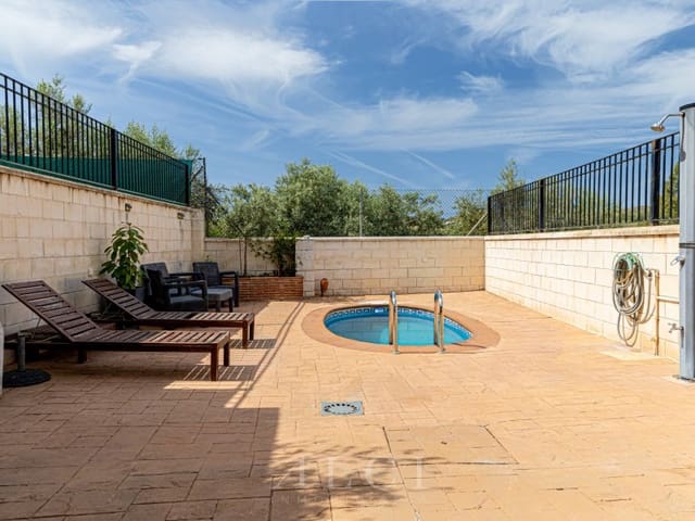3 sypialnia Dom blizniak na sprzedaż w Alcaucín z basenem garażem - 285 000 € (Ref: 9875992)