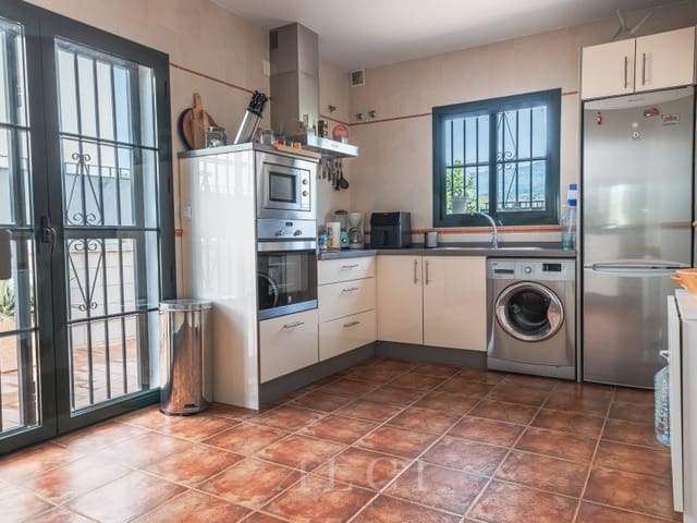 3 sypialnia Dom blizniak na sprzedaż w Alcaucín z basenem garażem - 285 000 € (Ref: 9875992)