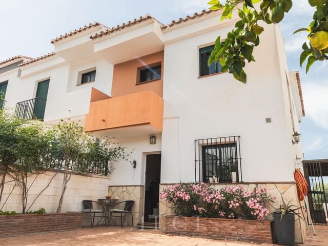 3 sypialnia Dom blizniak na sprzedaż w Alcaucín z basenem garażem - 285 000 € (Ref: 9875992)
