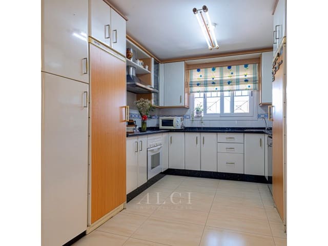 5 chambre Villa/Maison à vendre à Torre del Mar, Vélez-Málaga avec piscine - 669 000 € (Ref: 9878975)