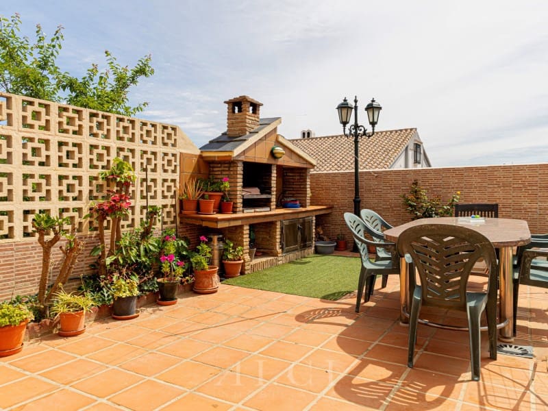5 soverom Villa til salgs i Torre del Mar med svømmebasseng - € 669 000 (Ref: 9878975)