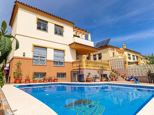 5 chambre Villa/Maison à vendre à Torre del Mar, Vélez-Málaga avec piscine - 669 000 € (Ref: 9878975)