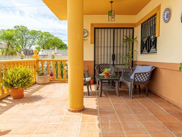 5 chambre Villa/Maison à vendre à Torre del Mar, Vélez-Málaga avec piscine - 669 000 € (Ref: 9878975)