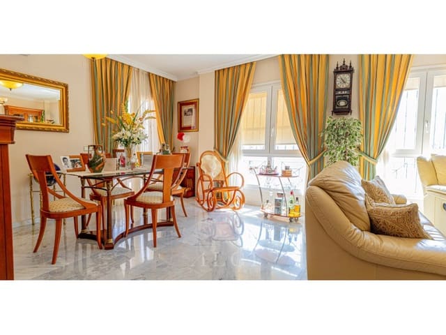 5 chambre Villa/Maison à vendre à Torre del Mar, Vélez-Málaga avec piscine - 669 000 € (Ref: 9878975)