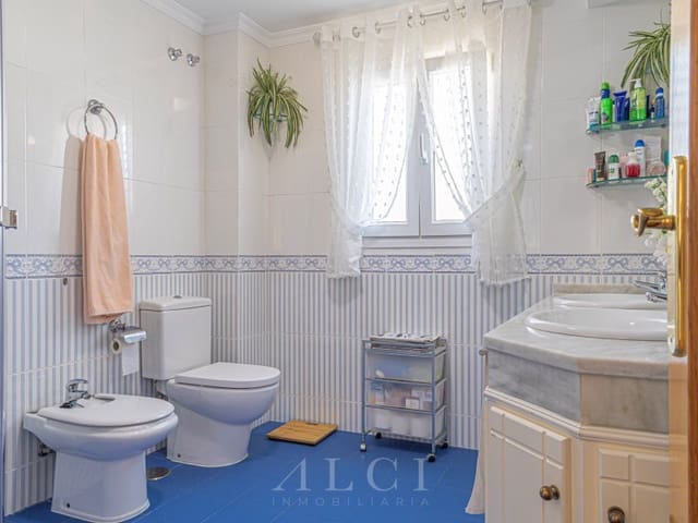 5 chambre Villa/Maison à vendre à Torre del Mar, Vélez-Málaga avec piscine - 669 000 € (Ref: 9878975)