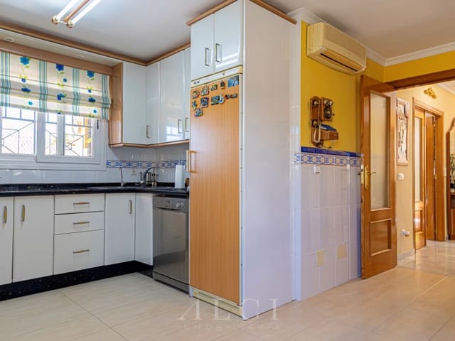 5 chambre Villa/Maison à vendre à Torre del Mar, Vélez-Málaga avec piscine - 669 000 € (Ref: 9878975)