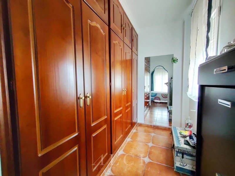 4 bedroom Townhouse for sale in Canillas de Albaida with pool garage - € 420,000 (Ref: 9884918)