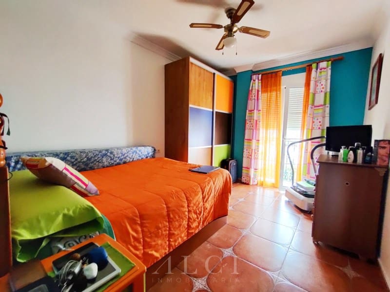 4 bedroom Townhouse for sale in Canillas de Albaida with pool garage - € 420,000 (Ref: 9884918)