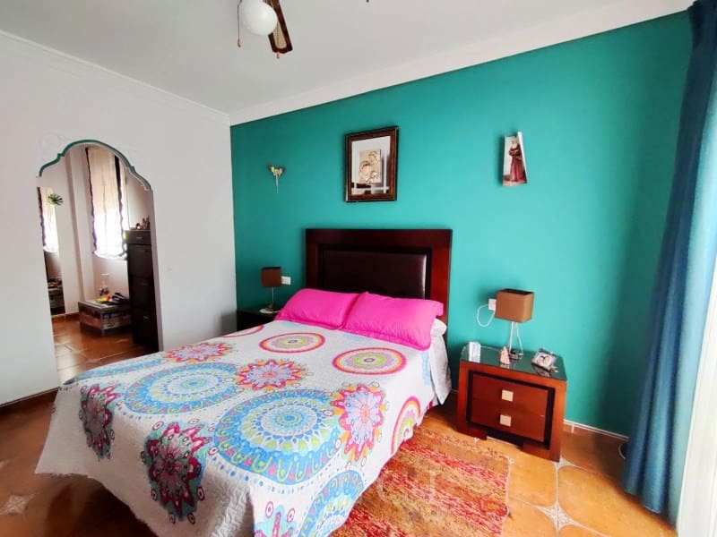 4 bedroom Townhouse for sale in Canillas de Albaida with pool garage - € 420,000 (Ref: 9884918)
