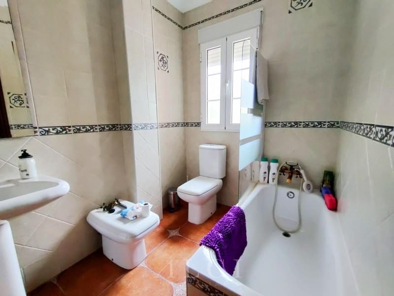 4 bedroom Townhouse for sale in Canillas de Albaida with pool garage - € 420,000 (Ref: 9884918)