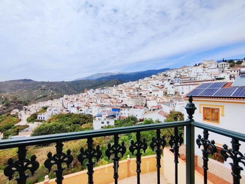 4 bedroom Townhouse for sale in Canillas de Albaida with pool garage - € 420,000 (Ref: 9884918)