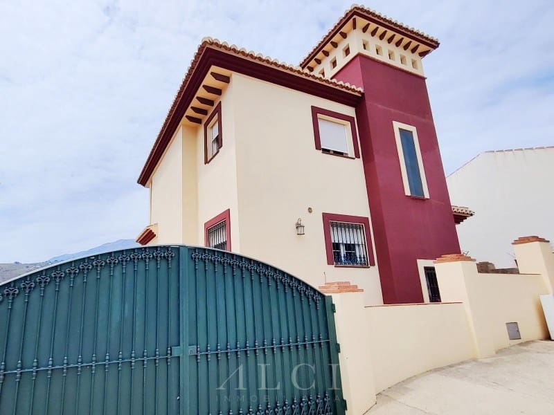 4 bedroom Townhouse for sale in Canillas de Albaida with pool garage - € 420,000 (Ref: 9884918)