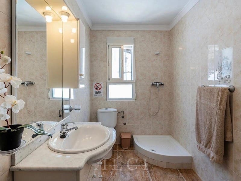 3 slaapkamer Villa te koop in Archez met zwembad garage - € 370.000 (Ref: 9896603)