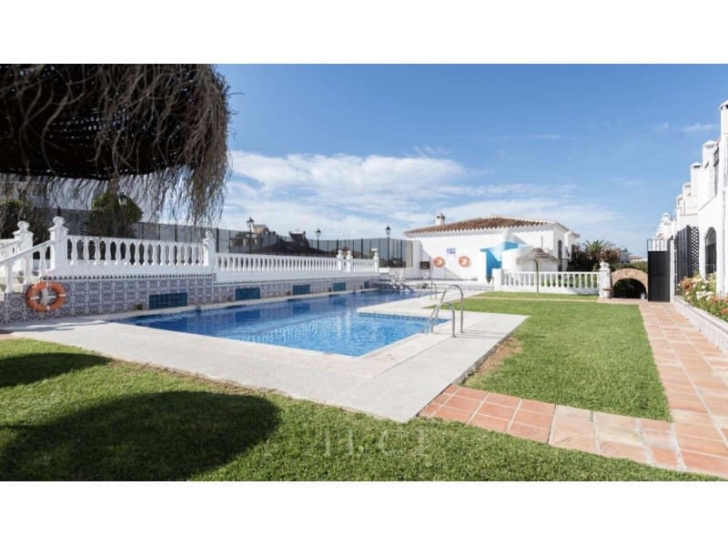 2 bedroom Townhouse for sale in Nerja with pool - € 350,000 (Ref: 9915923)
