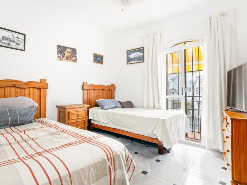 2 bedroom Townhouse for sale in Nerja with pool - € 350,000 (Ref: 9915923)