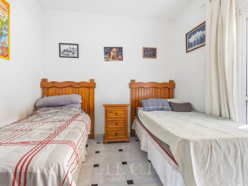 2 bedroom Townhouse for sale in Nerja with pool - € 350,000 (Ref: 9915923)