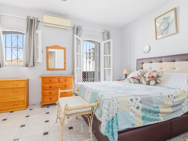 2 soveværelse Byhus til salg i Avda Pescia - Ctra de Frigiliana, Nerja med swimmingpool - € 350.000 (Ref: 9915923)
