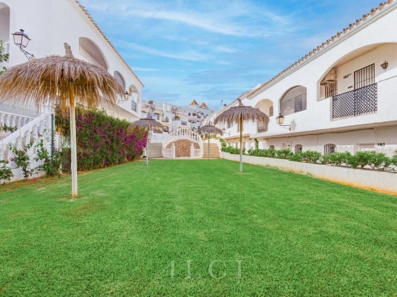 2 bedroom Townhouse for sale in Nerja with pool - € 350,000 (Ref: 9915923)
