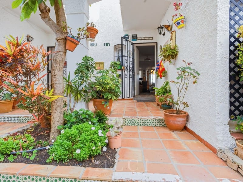 2 bedroom Townhouse for sale in Nerja with pool - € 350,000 (Ref: 9915923)