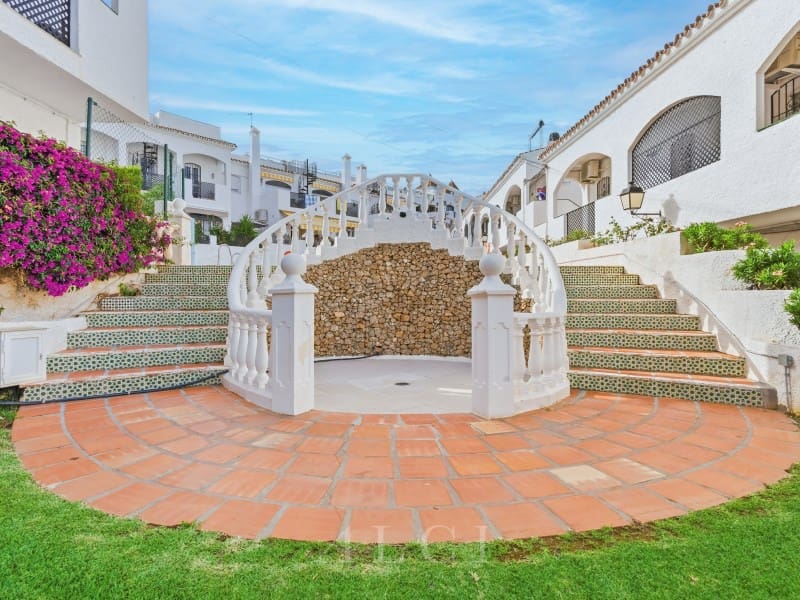 2 bedroom Townhouse for sale in Nerja with pool - € 350,000 (Ref: 9915923)