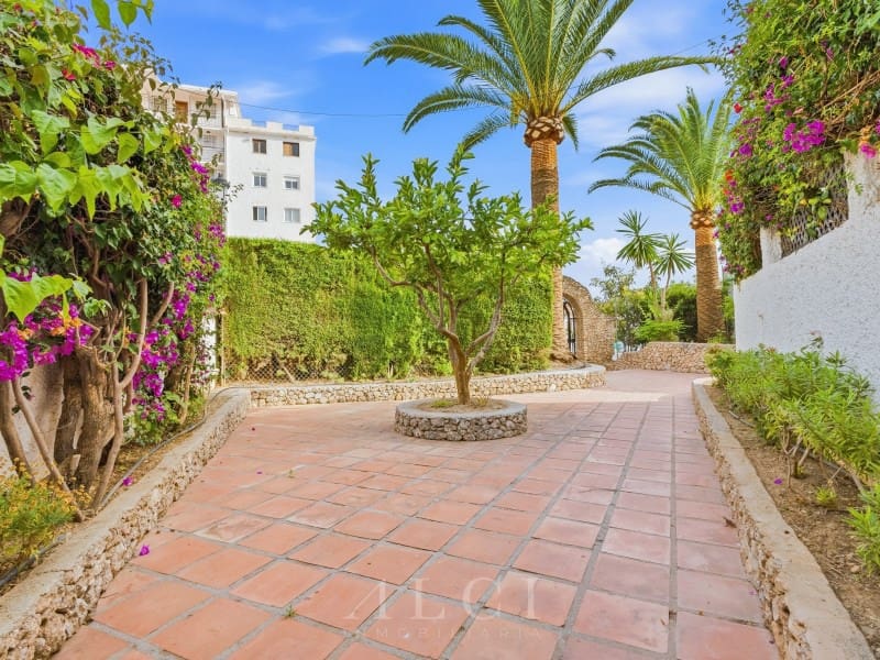 2 bedroom Townhouse for sale in Nerja with pool - € 350,000 (Ref: 9915923)
