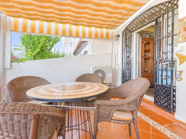 2 soveværelse Byhus til salg i Avda Pescia - Ctra de Frigiliana, Nerja med swimmingpool - € 350.000 (Ref: 9915923)