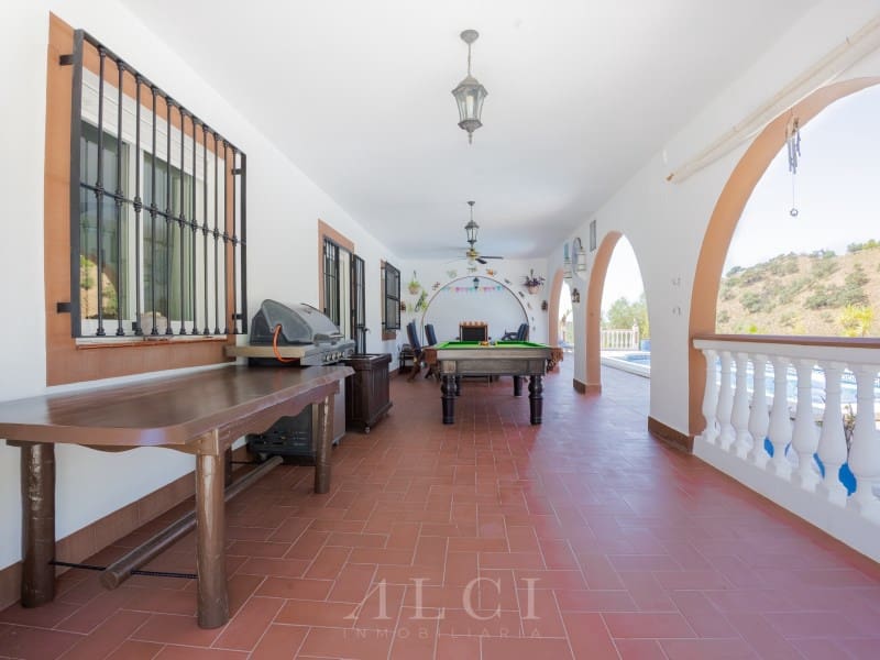 Chalet de 5 habitaciones en Sedella en venta con piscina garaje - 415.000 € (Ref: 9920138)