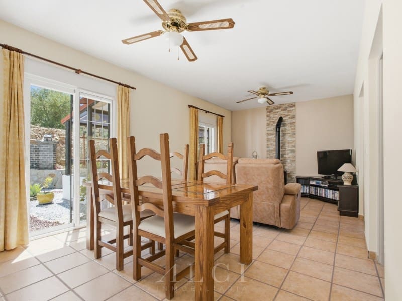 Chalet de 5 habitaciones en Sedella en venta con piscina garaje - 415.000 € (Ref: 9920138)