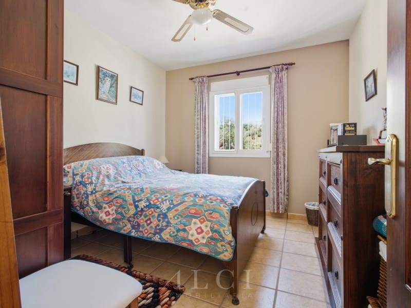 Chalet de 5 habitaciones en Sedella en venta con piscina garaje - 415.000 € (Ref: 9920138)