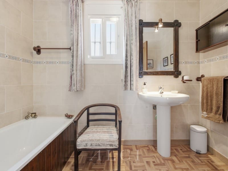 Chalet de 5 habitaciones en Sedella en venta con piscina garaje - 415.000 € (Ref: 9920138)