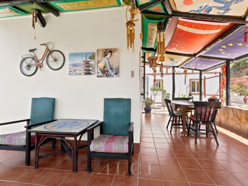 Chalet de 5 habitaciones en Sedella en venta con piscina garaje - 415.000 € (Ref: 9920138)