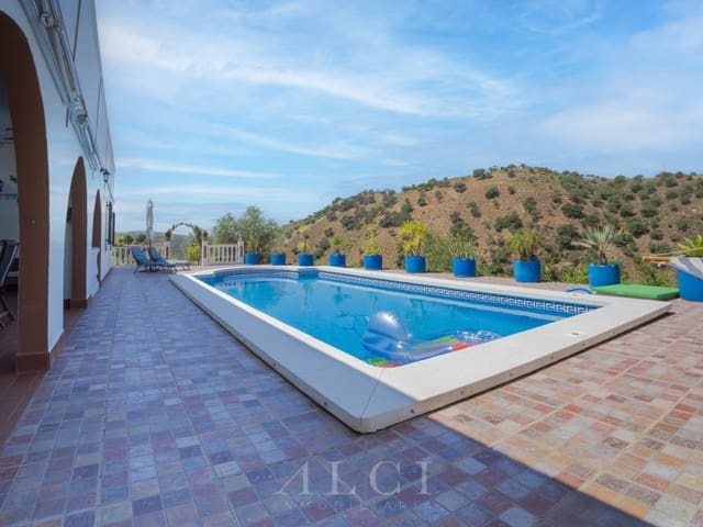 Chalet de 5 habitaciones en Sedella en venta con piscina garaje - 415.000 € (Ref: 9920138)
