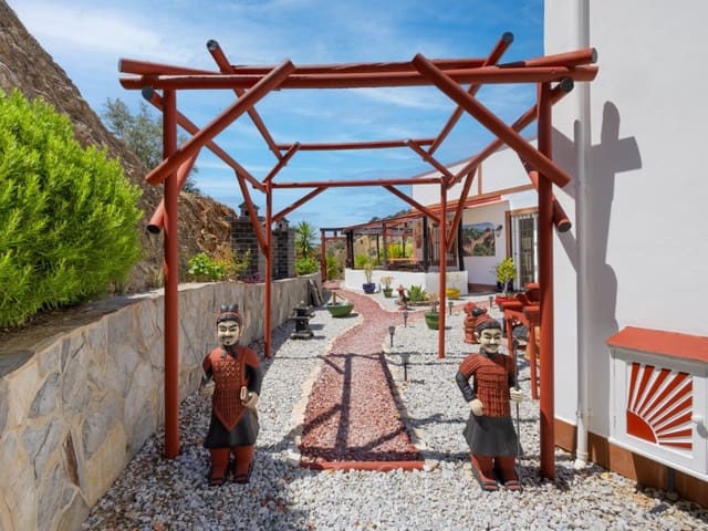 Chalet de 5 habitaciones en Sedella en venta con piscina garaje - 415.000 € (Ref: 9920138)