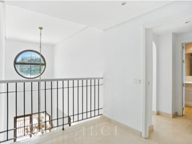 4 soveværelse Villa til salg i Los Arqueros - Puerto del Almendro, Benahavís med swimmingpool garage - € 975.000 (Ref: 9977031)