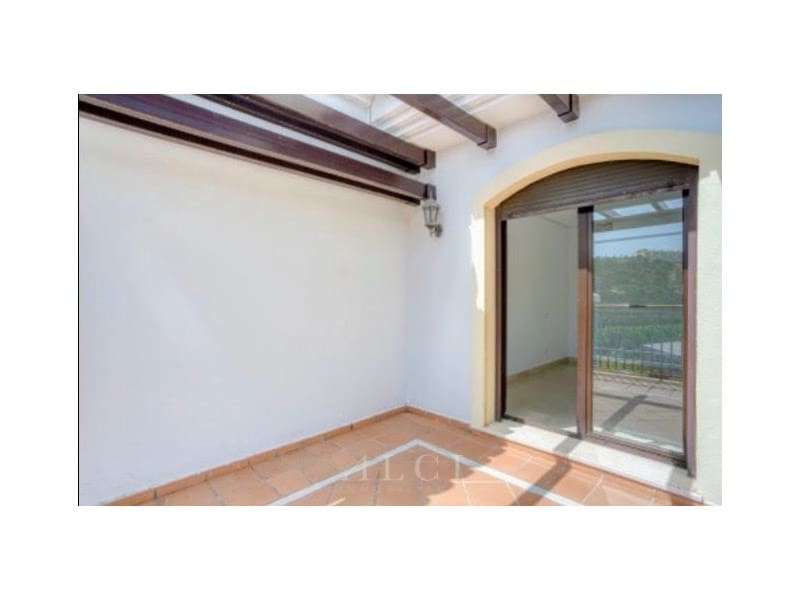 4 bedroom Villa for sale in Benahavis with pool garage - € 975,000 (Ref: 9977031)