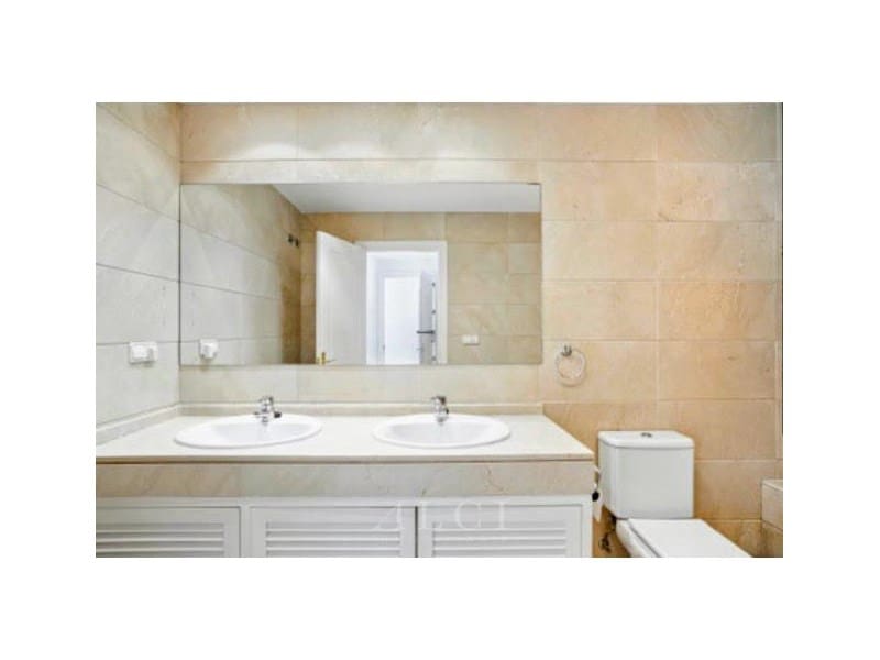 4 bedroom Villa for sale in Benahavis with pool garage - € 975,000 (Ref: 9977031)