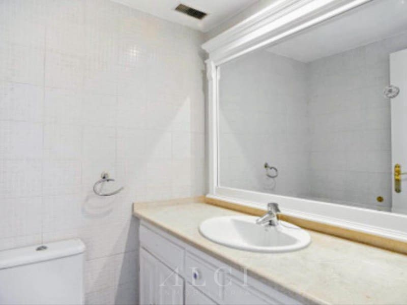 4 bedroom Villa for sale in Benahavis with pool garage - € 975,000 (Ref: 9977031)