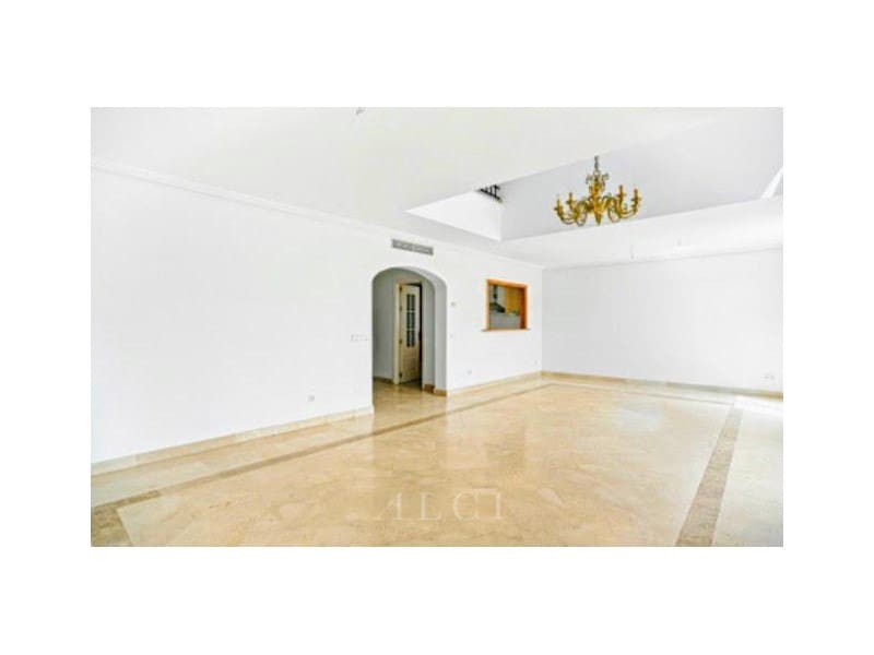 4 bedroom Villa for sale in Benahavis with pool garage - € 975,000 (Ref: 9977031)