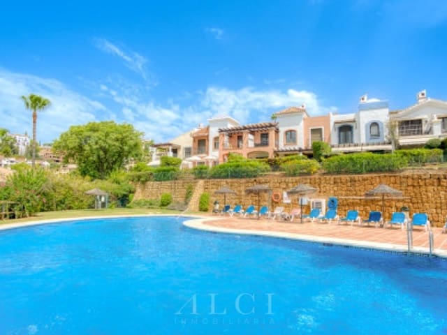 4 soveværelse Villa til salg i Los Arqueros - Puerto del Almendro, Benahavís med swimmingpool garage - € 975.000 (Ref: 9977031)