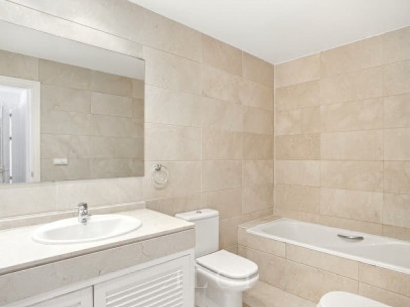 4 bedroom Villa for sale in Benahavis with pool garage - € 975,000 (Ref: 9977031)