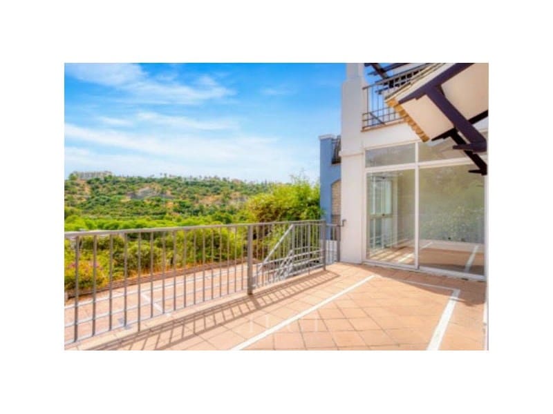 4 bedroom Villa for sale in Benahavis with pool garage - € 975,000 (Ref: 9977031)