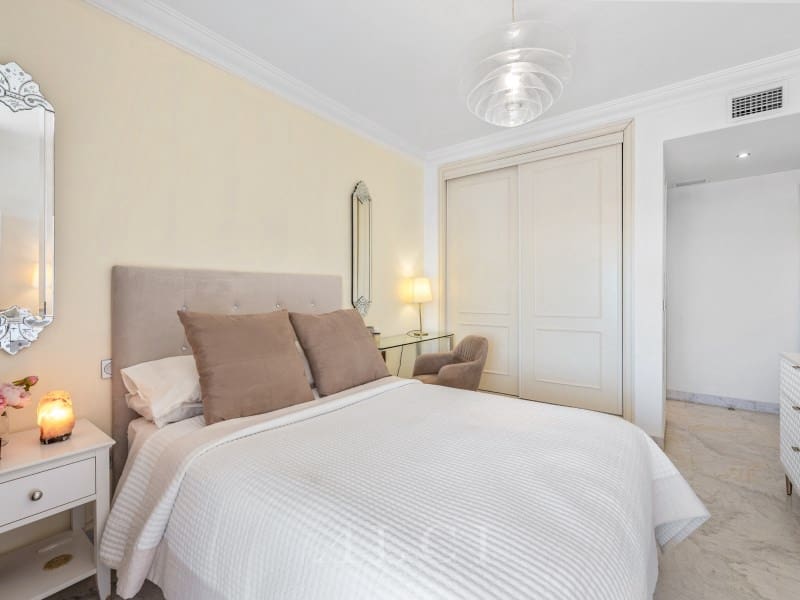 2 quarto Apartamento para venda em Nueva Andalucia com piscina - 885 000 € (Ref: 9990426)
