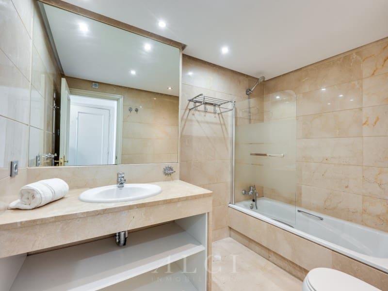 2 quarto Apartamento para venda em Nueva Andalucia com piscina - 885 000 € (Ref: 9990426)