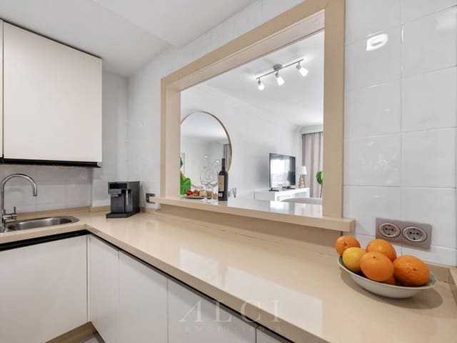 2 slaapkamer Flat te koop in Puerto Banus, Marbella met zwembad - € 885.000 (Ref: 9990426)