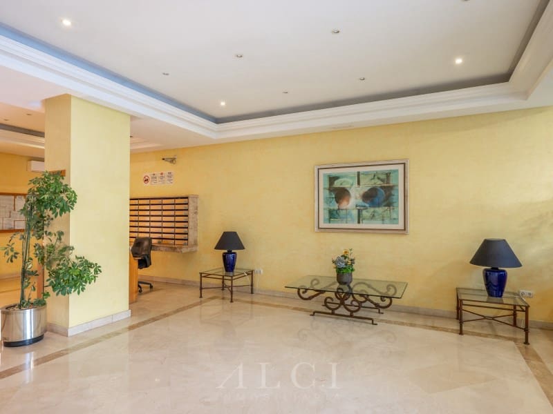 2 quarto Apartamento para venda em Nueva Andalucia com piscina - 885 000 € (Ref: 9990426)