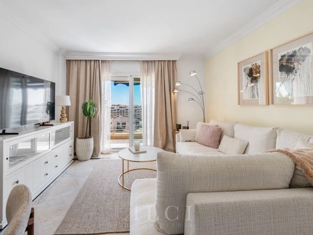 2 slaapkamer Flat te koop in Puerto Banus, Marbella met zwembad - € 885.000 (Ref: 9990426)