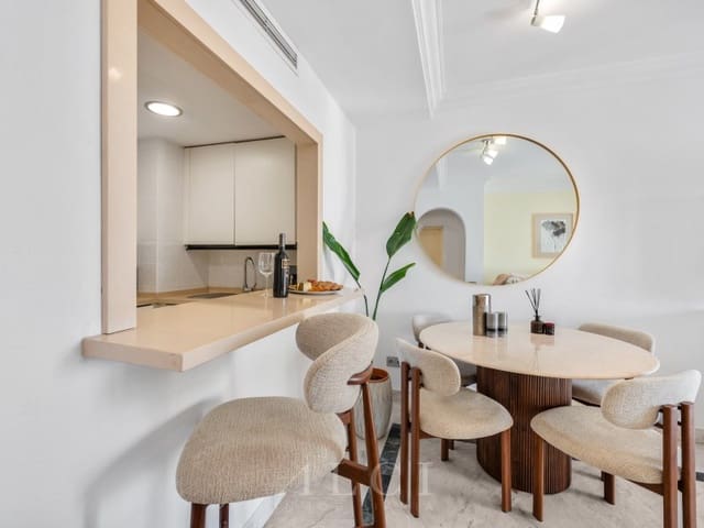 2 slaapkamer Flat te koop in Puerto Banus, Marbella met zwembad - € 885.000 (Ref: 9990426)
